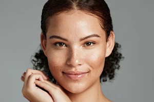 5 προϊόντα που θα σας χαρίσουν την πιο λεία και λαμπερή επιδερμίδα που είχατε ποτέ