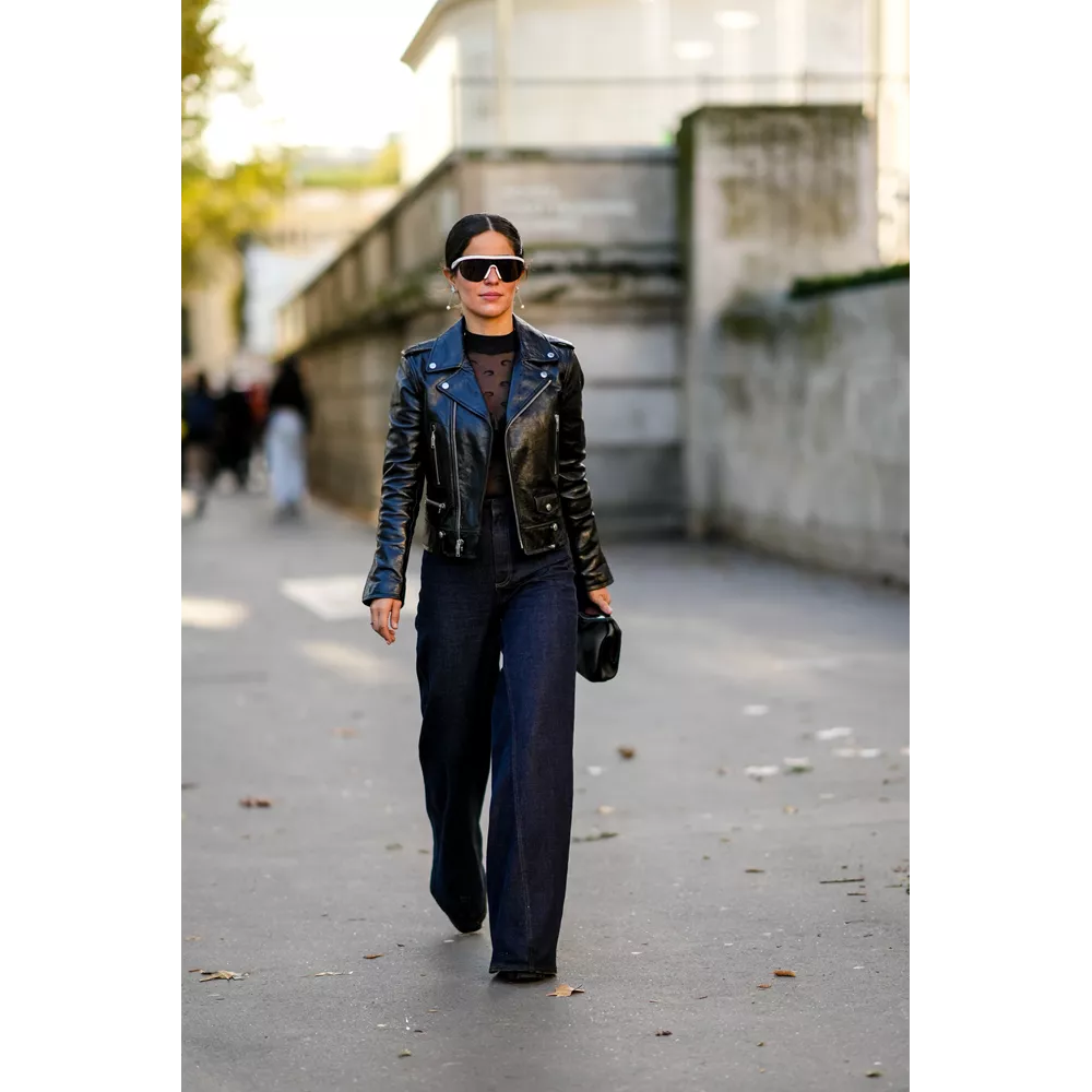 Με leather jacket