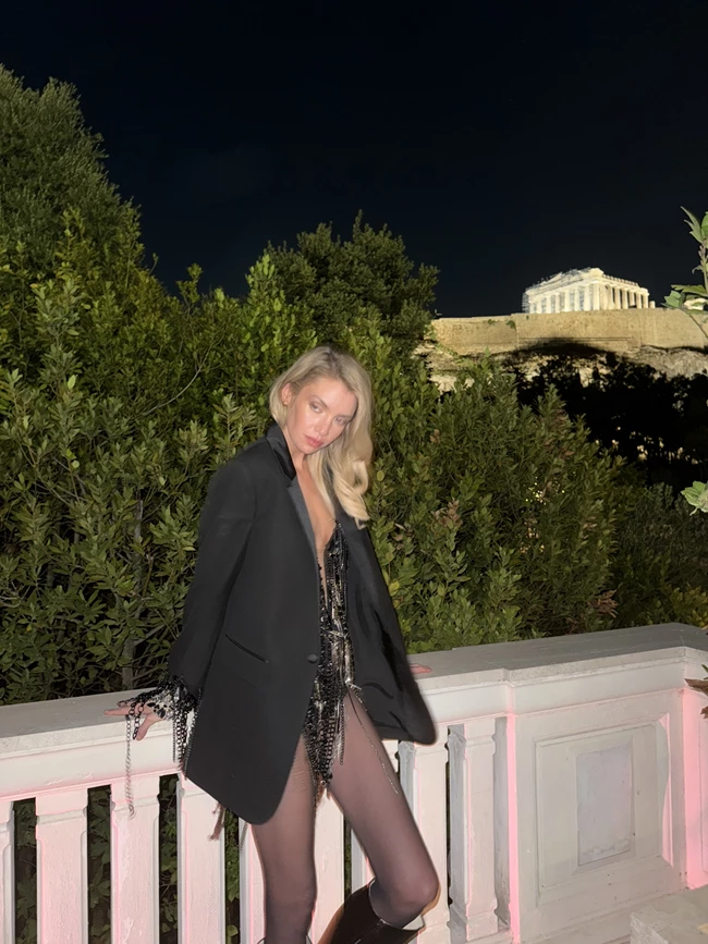 Stella Maxwell | 24 ώρες (μαζί της) στην Αθήνα