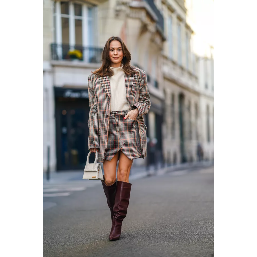 Με καρό skirt suit
