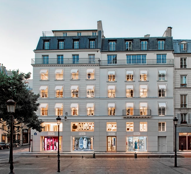 Ο οίκος Dior παρουσιάζει μία νέα μπουτίκ στη Rue Saint-Honoré