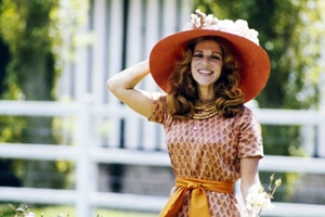 Dolce Vita στην Αθήνα | Aυτό το ρετρό καθιστικό από τις ελληνικές ταινίες του '60 επιστρέφει σε κήπους και βεράντες