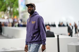 Ο Virgil Abloh συγκεντρώνει χρήματα για να βοηθήσει τους μαύρους μαθητές