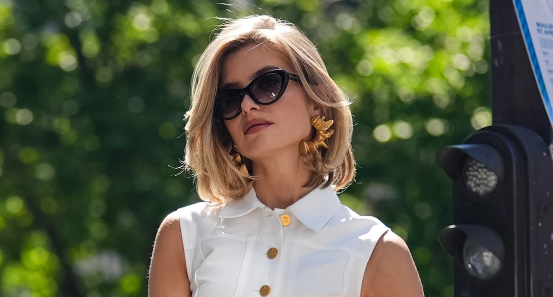 Το anti-aging κούρεμα που "λεπταίνει" και "ανασηκώνει" το πρόσωπο μετά τα 50 σας χρόνια