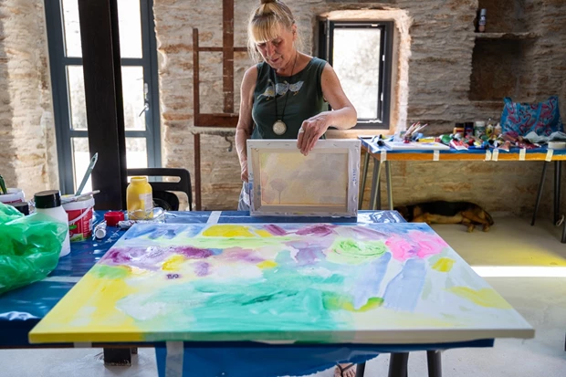 Aligned to the Horizon | Εννέα διεθνείς καλλιτέχνες δίνουν εικαστικό ραντεβού στην Άνδρο