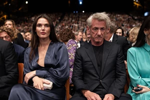 Sean Penn | Και δεύτερο αγαλματίδιο για τον ηθοποιό παρά την απουσία του από τη λαμπερή βραδιά