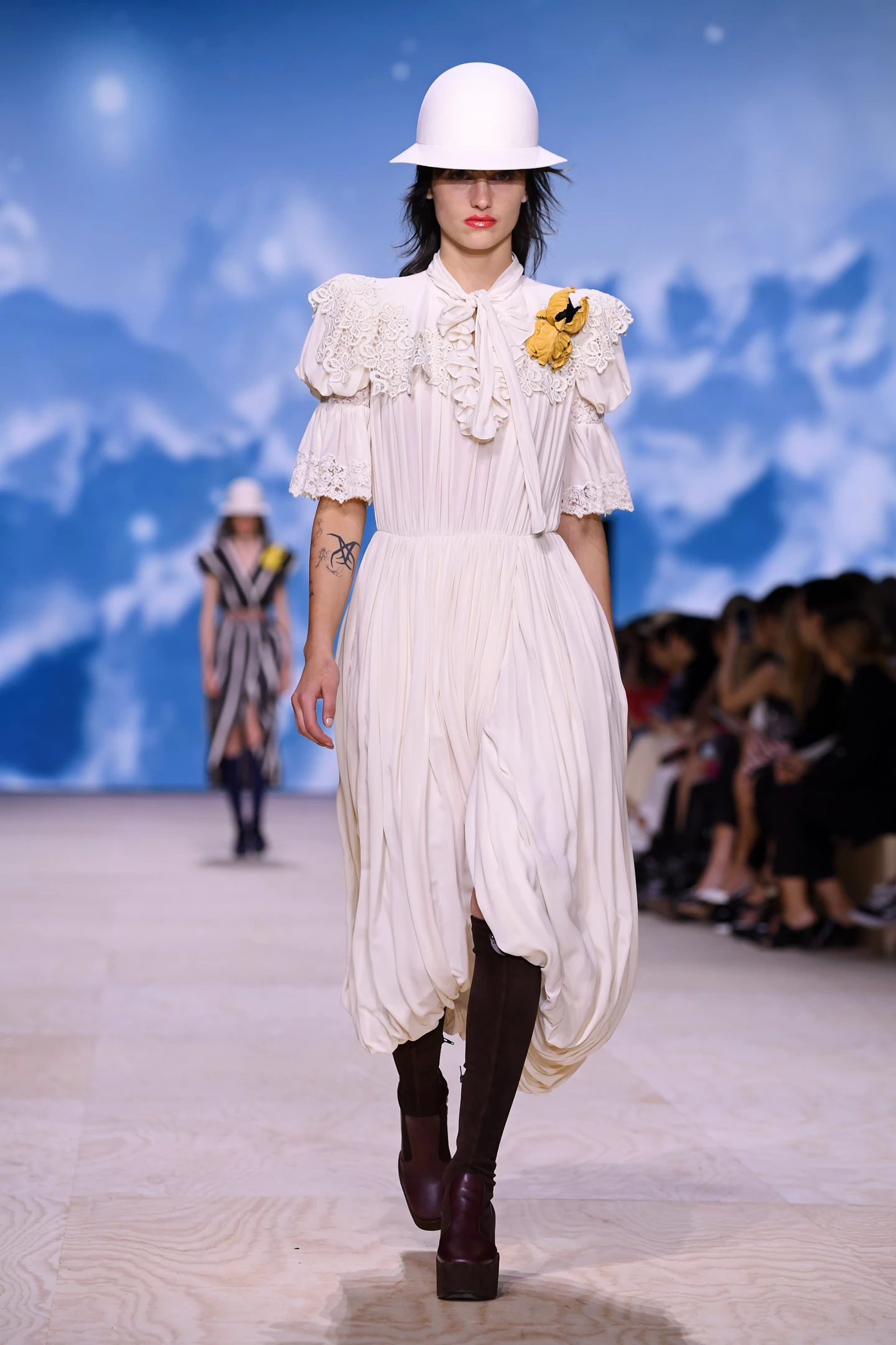 Statement σκουλαρίκια | Γίνονται απαραίτητα στις εμφανίσεις του "new normal"