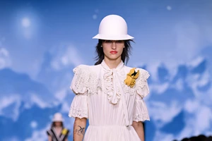 Statement σκουλαρίκια | Γίνονται απαραίτητα στις εμφανίσεις του "new normal"