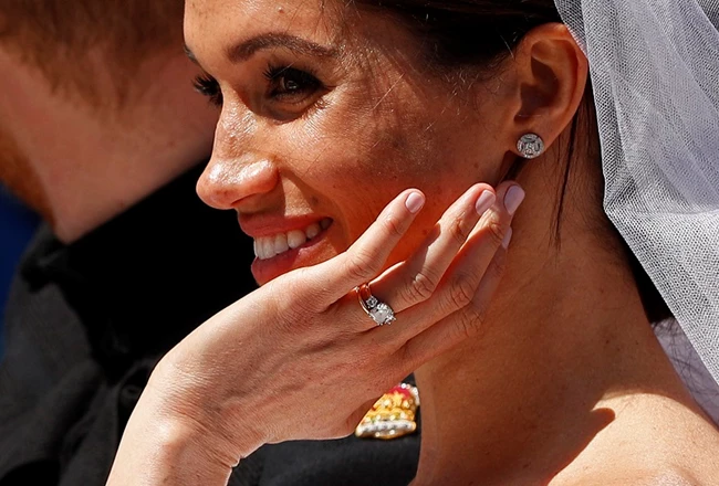 Meghan Markle | Αποκαλύφθηκαν τα ακριβή βερνίκια νυχιών πίσω από το κομψό νυφικό μανικιούρ της