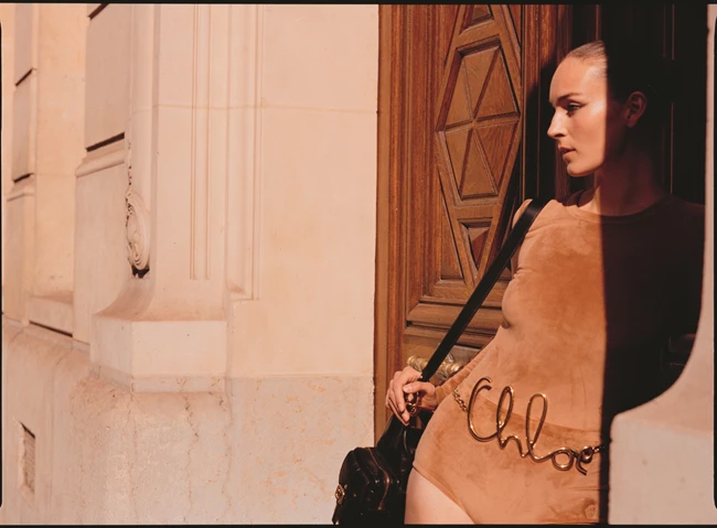 Η Julia Bergshoeff φωτογραφίζεται αποκλειστικά για το Harper’s Bazaar Greece