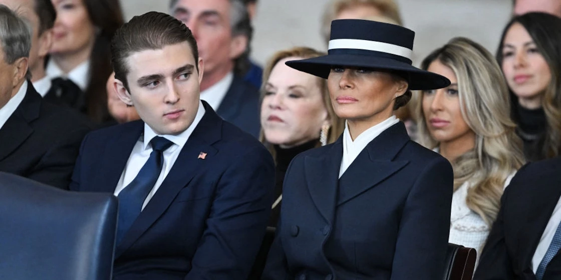 Oρκωμοσία Donald Τrump | O συμβολισμός πίσω από τη χρυσή καρφίτσα που επέλεξε η Hillary Clinton στο Καπιτώλιο