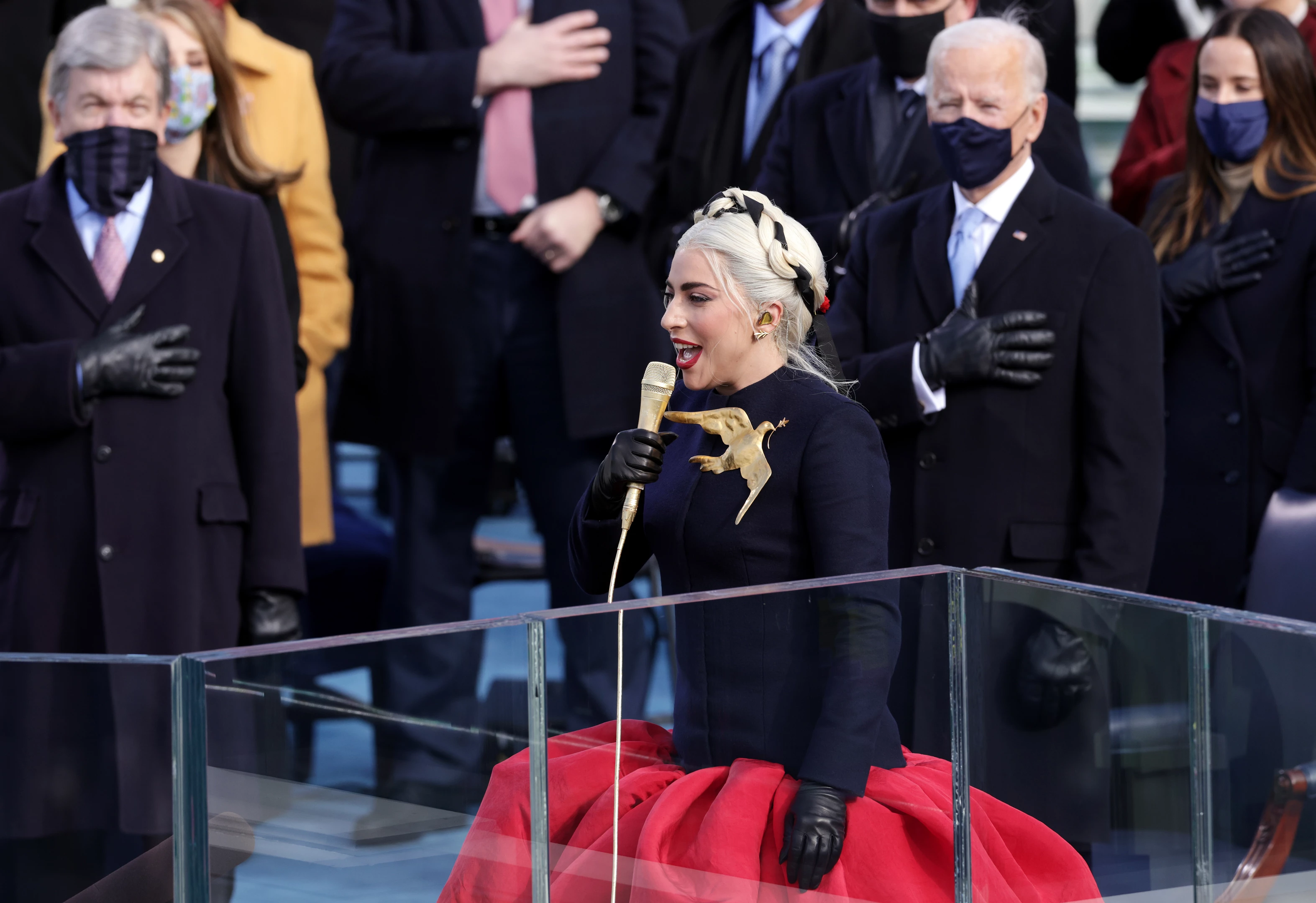 Lady Gaga | Η τρυφερή στιγμή με τον σύντροφό της στην ορκωμοσία του Joe Biden