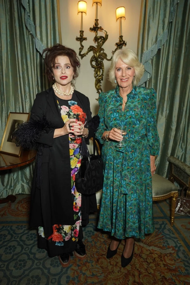 Helena Bonham Carter και βασίλισσα Καμίλα