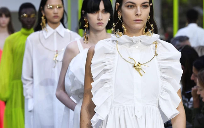 Spring update | Το λευκό φόρεμα είναι το κομμάτι κλειδί της νέας σεζόν