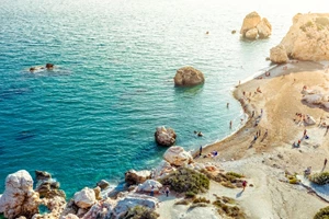 "380 ευρώ την εβδομάδα": Ο φθηνότερος προορισμός για μια χειμερινή απόδραση στον ήλιο θυμίζει ελληνικό νησί