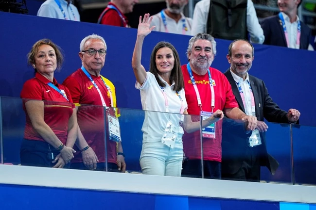 Βασίλισσα Letizia | Οι πανηγυρισμοί στο Παρίσι - Γιατί δεν ήταν στο πλευρό της η Leonor και η Sofia