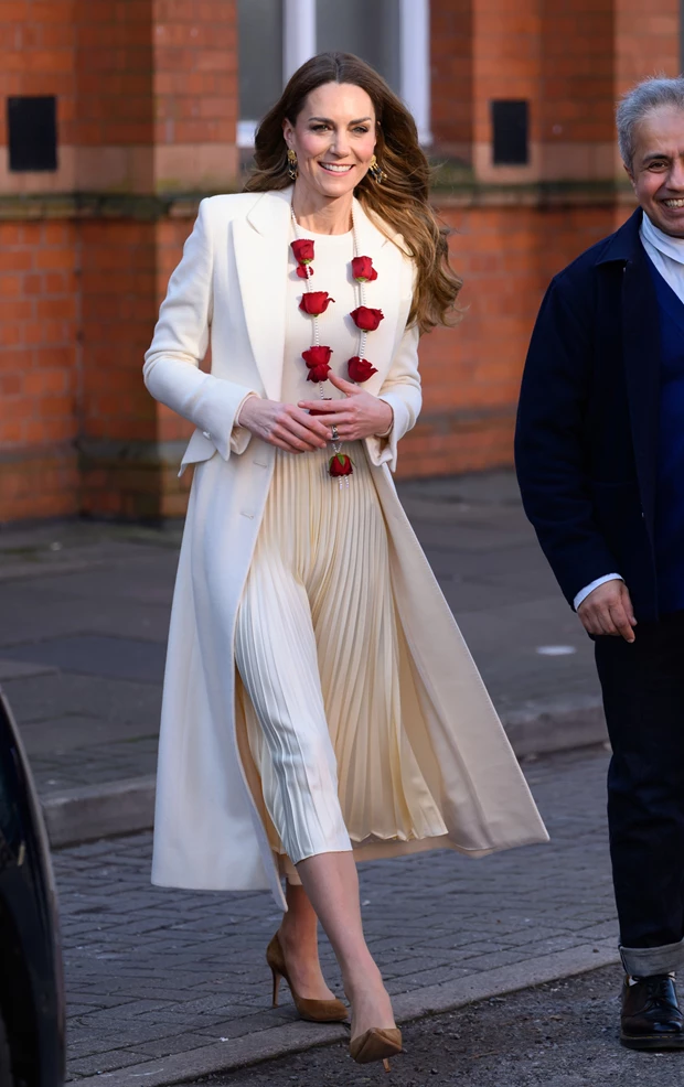 Kate Middleton | Χωρίς παπούτσια σε θρησκευτική τελετή - Γιατί μιμήθηκε τη Lady Di