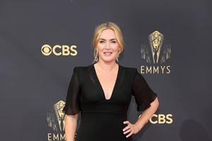 "Γινόμαστε περισσότερο γυναίκες, πιο σέξι" | Η Kate Winslet μιλάει για τη δύναμη των γυναικών μετά τα 40