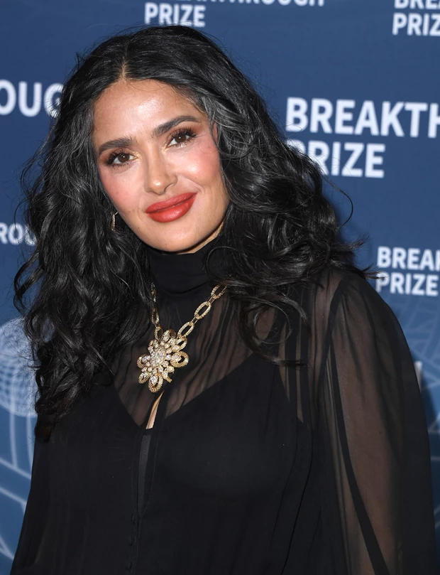 Salma Hayek | Αυτό που σχολίασαν όλοι για τη νέα εμφάνισή της στο κόκκινο χαλί