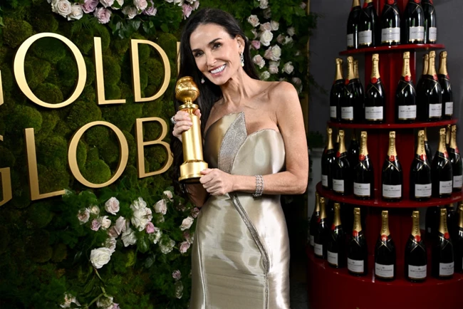 Demi Moore Golden Globes 2025