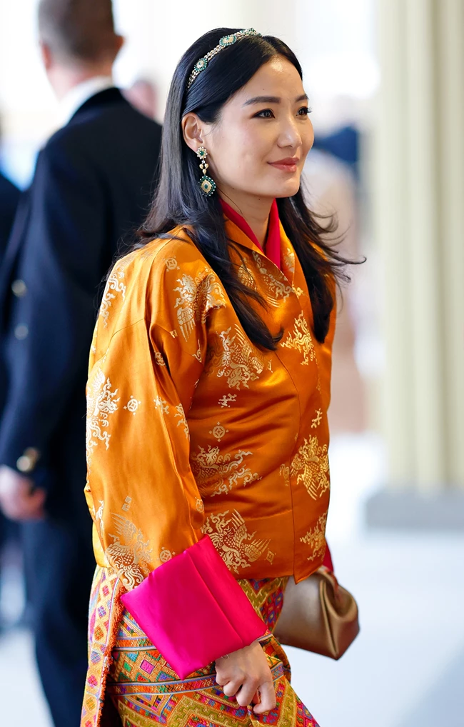"Η Kate Middleton των Ιμαλαΐων" | Ποια είναι η βασίλισσα του Μπουτάν που πρόσφατα γέννησε το τρίτο της παιδί