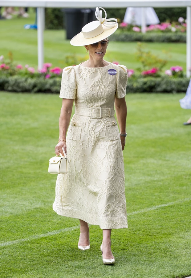 Royal Ascot 2026: Zara Tindall με butter yellow φόρεμα