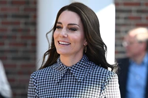 Ο βασιλιάς Κάρολος και η σύζυγός του, Καμίλα, διοργάνωσαν για πρώτη φορά το χριστουγεννιάτικο δείπνο