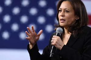 Η Kamala Harris έγραψε ιστορία αποδεχόμενη το χρίσμα του Δημοκρατικού Κόμματος