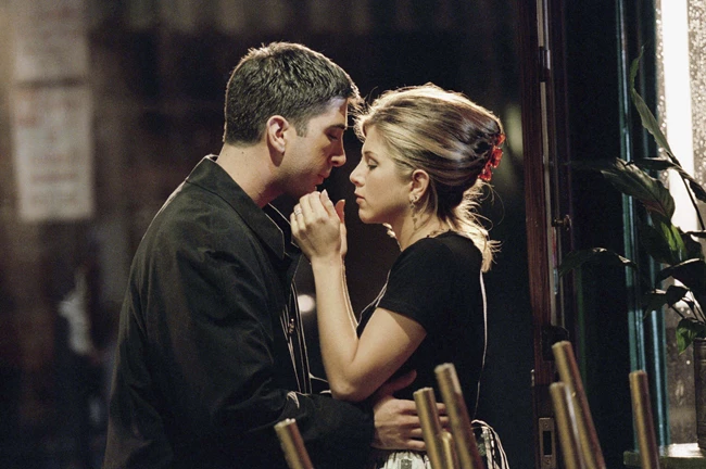 Jennifer Aniston | Αποκάλυψε ποια σύνολα από τα Friends κράτησε στη ντουλάπα της