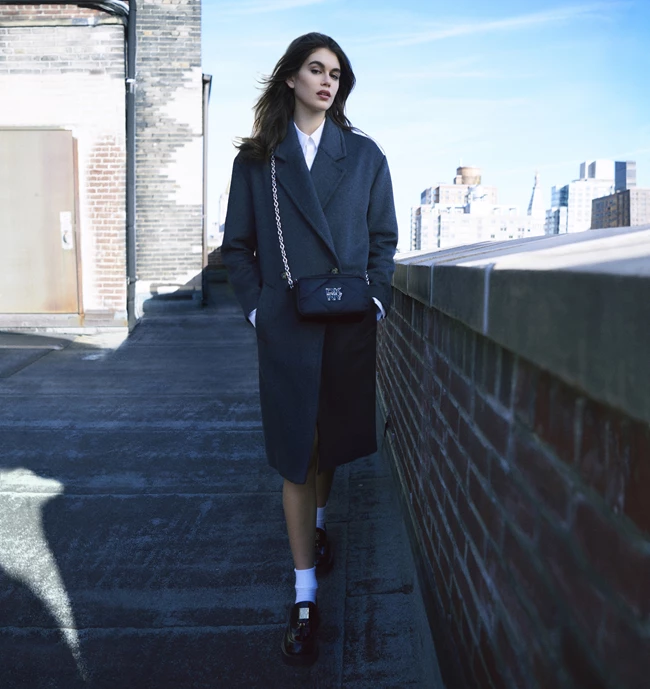 DKNY καμπάνια Kaia Gerber