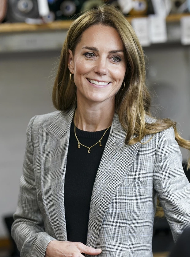 Kate Middleton | Πώς το σύνολο που επέλεξε στην τελευταία της εμφάνιση σχετίζεται με τον πρίγκιπα William και τα παιδιά τους