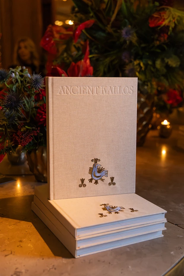 Η Ancient Kallos γιόρτασε τα 10 χρόνια της μ' ένα κομψό λεύκωμα