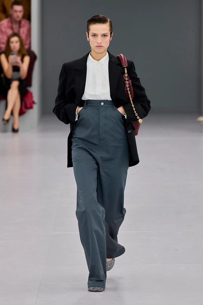 Loewe S24