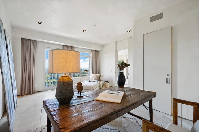 Kanye West | Το minimal εργένικο σπίτι που έμενε ο ράπερ πριν παντρευτεί (και χωρίσει) την Kim Kardashian