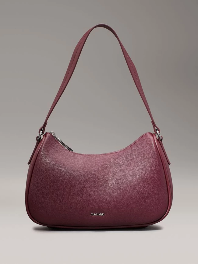 Τσάντα ώμου, Calvin Klein.