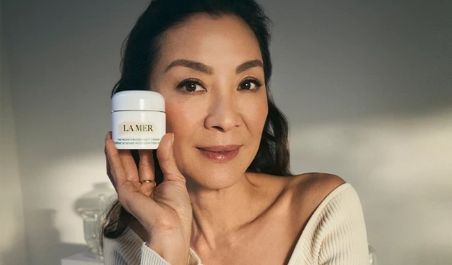 Michelle Yeoh | Η αγαπημένη της κρέμα προσώπου είναι ιδανική για γυναίκες άνω των 60