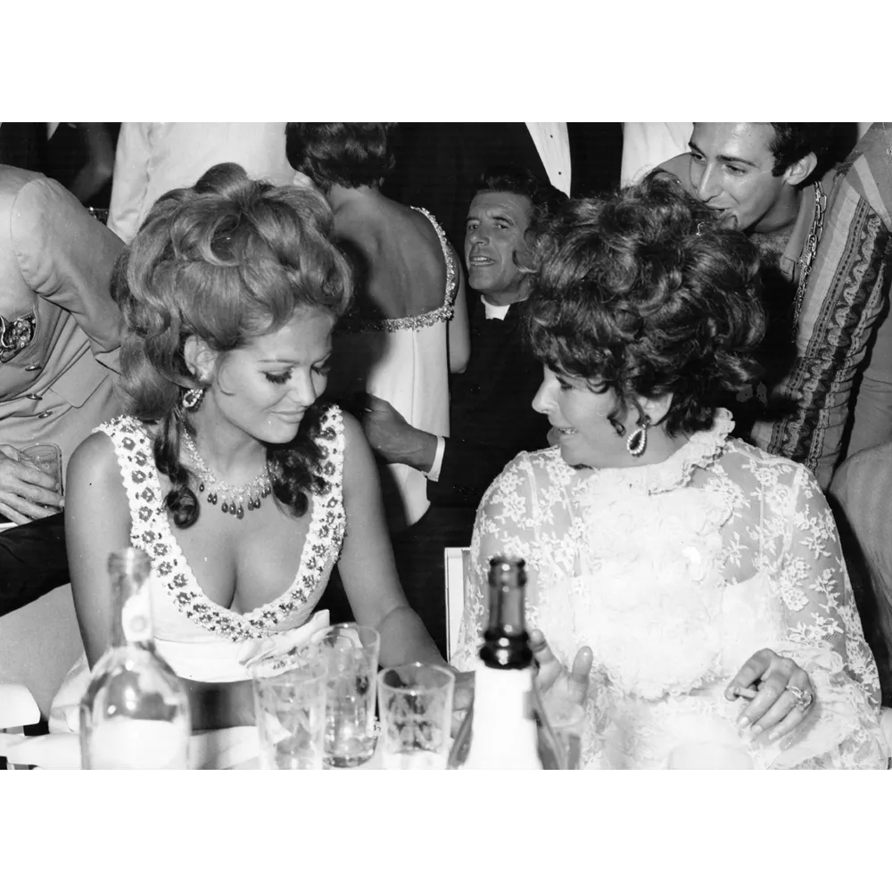 Elizabeth Taylor - Claudia Cardinale - 1967