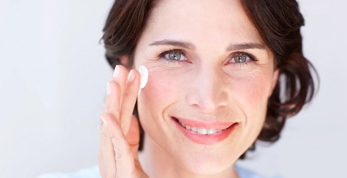 Ρυτίδες στο μέτωπο | Τα προϊόντα και οι θεραπείες που τις λειαίνουν