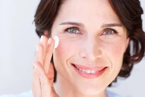 Ρυτίδες στο μέτωπο | Τα προϊόντα και οι θεραπείες που τις λειαίνουν