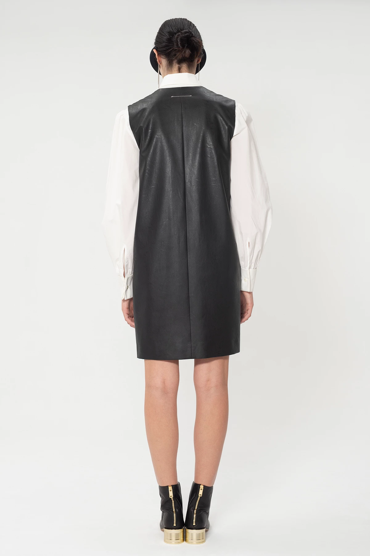 Το δερμάτινο φόρεμα