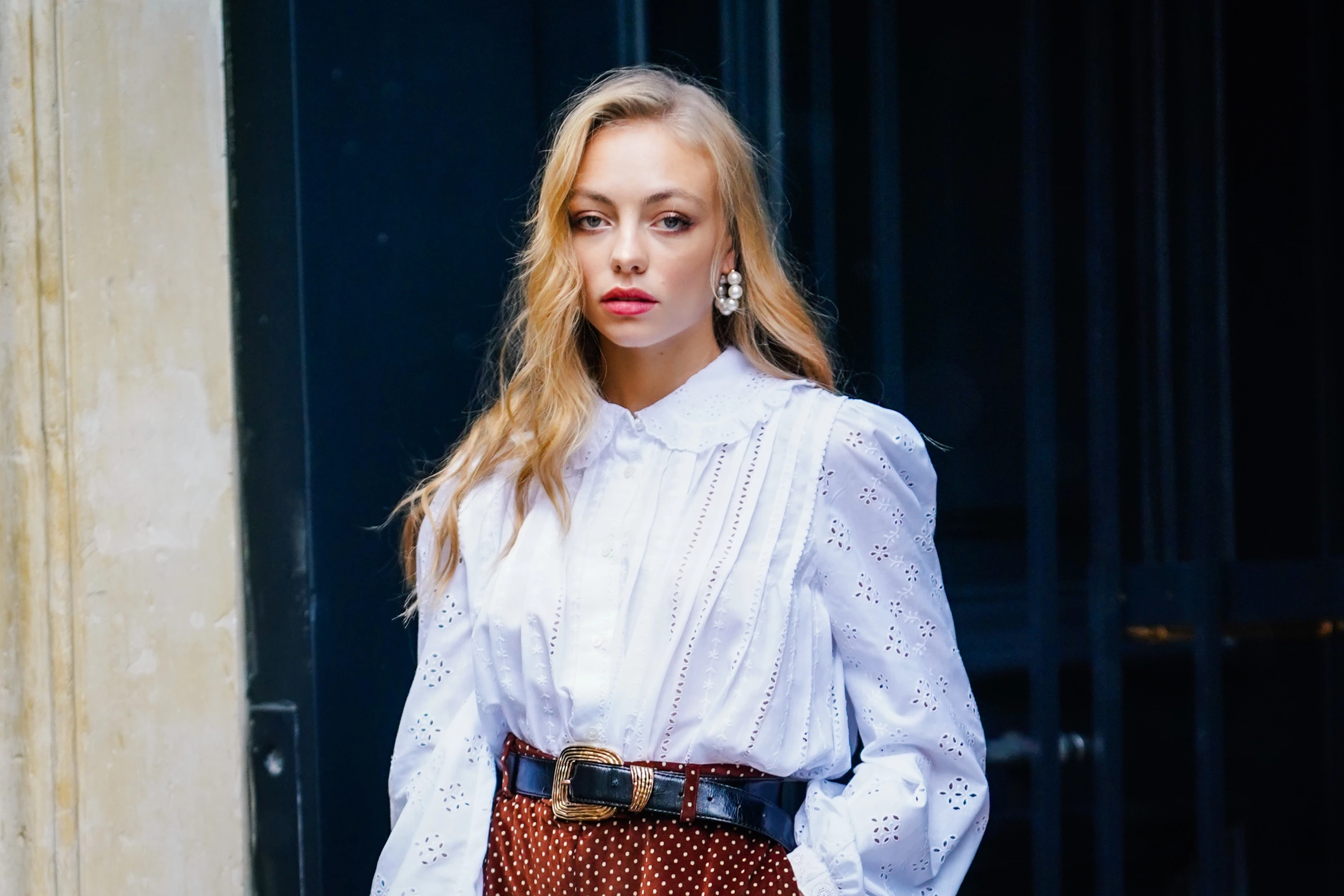 To ανοιξιάτικο πανωφόρι από τη Massimo Dutti που έχει την versatile απόχρωση που θα λατρέψετε