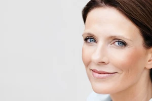 Σφριγηλή επιδερμίδα | 3 ενεργά συστατικά που πρέπει οπωσδήποτε να εντάξετε στη ρουτίνα σας το χειμώνα