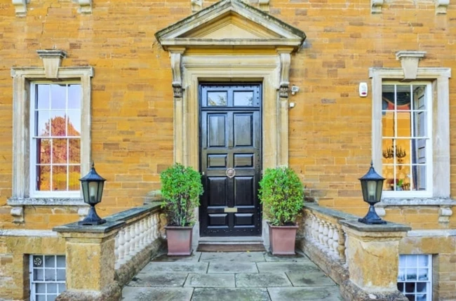 Μέσα στο Dallington Hall, το ιστορικό σπίτι της οικογένειας της πριγκίπισσας Diana
