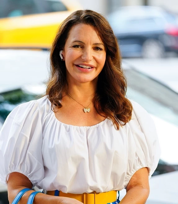 And Just Like That | Το ρουζ της Charlotte είναι αυτό που κάθε 50something γυναίκα πρέπει να έχει στο νεσεσέρ της