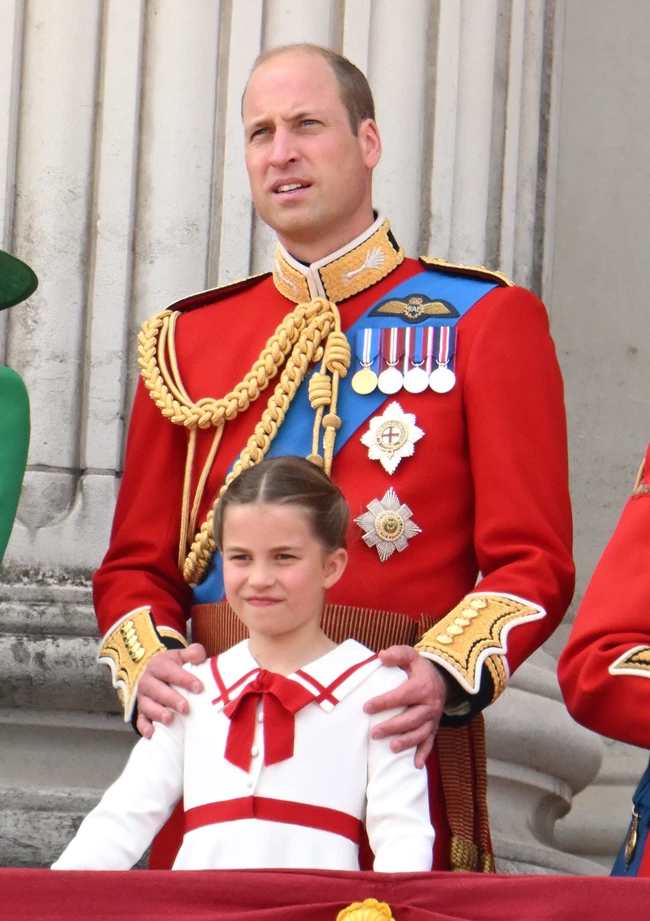 Trooping the Colour | Το τρυφερό στιγμιότυπο ανάμεσα στον πρίγκιπα William και την κόρη του πριγκίπισσα Charlotte