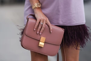 Η Jennifer Lopez με το χρώμα νυχιών που δείχνει πάντα πολυτελές