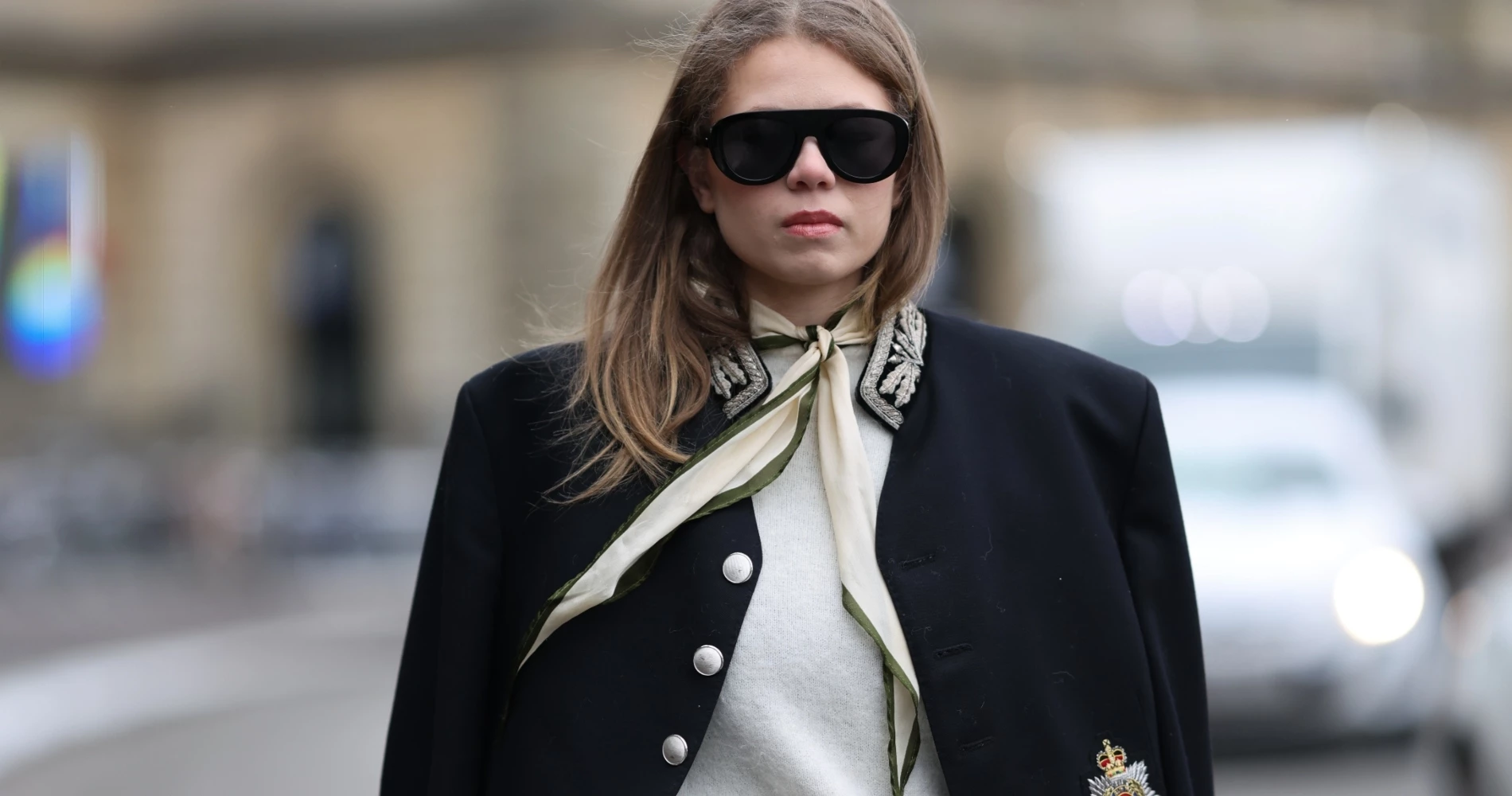 Το pointelle μπλουζάκι που θα δώσει αέρα από '90s στην εμφάνισή σας