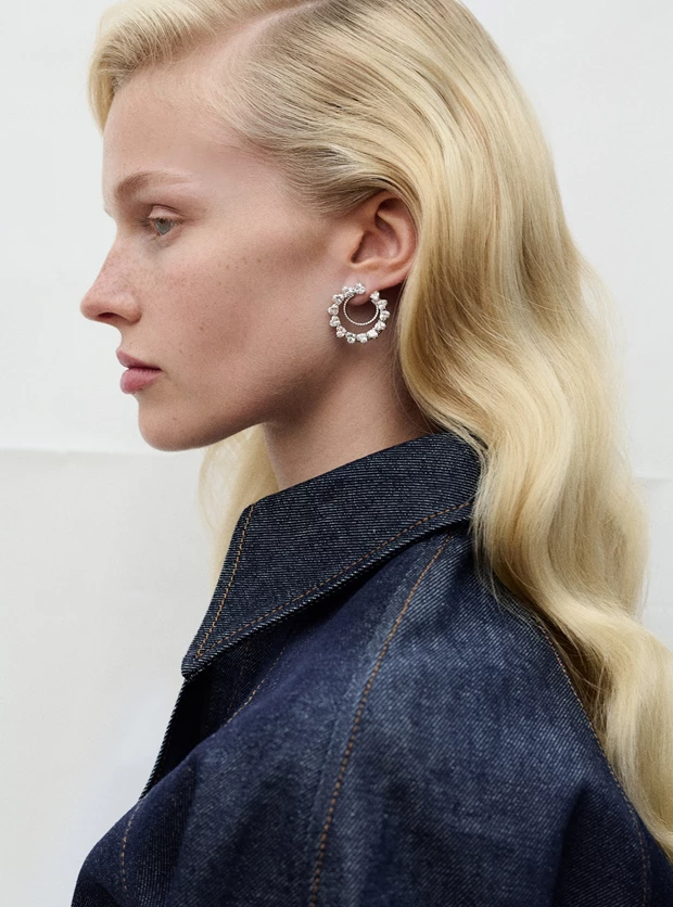 Πώς θα αναβαθμίσετε τα φθινοπωρινά looks σας με denim