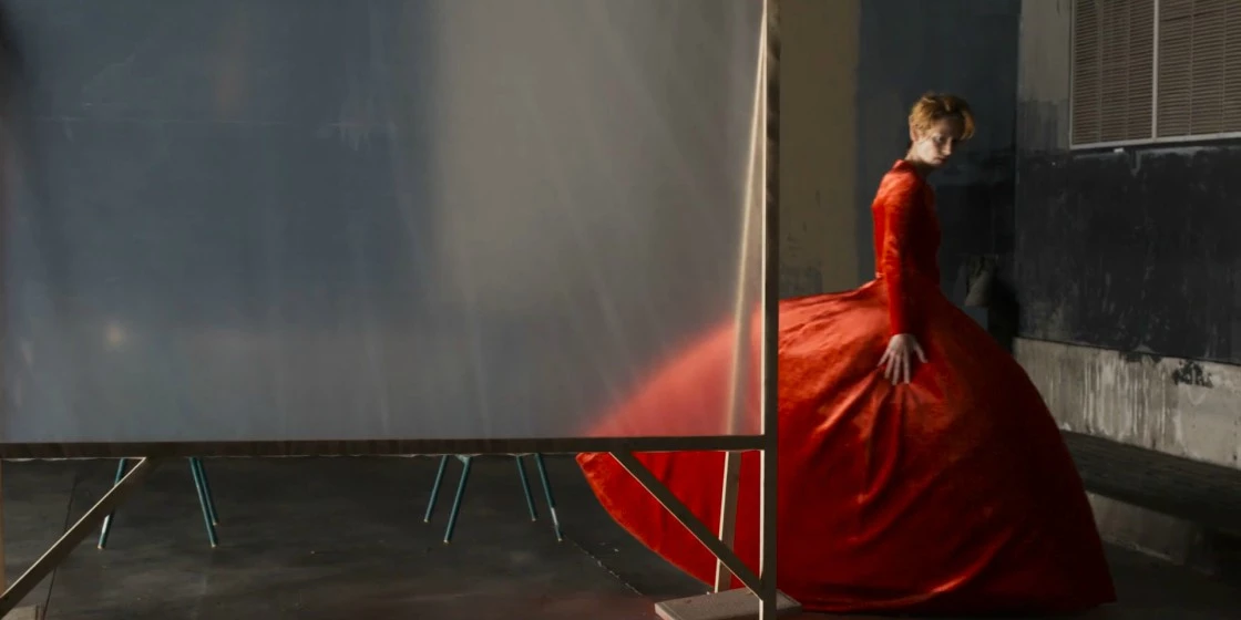 Φεστιβάλ Βενετίας | Η Tilda Swinton και ο Pedro Almodovar ήταν το πιο στιλάτο ντουέτο του red carpet της 2ης μέρας