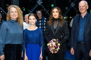 Βασίλισσα Mary της Δανίας | Σε επίσημο δείπνο με κόκκινο φόρεμα που είχε φορέσει και στο παρελθόν και την πιο προσωπική της τιάρα